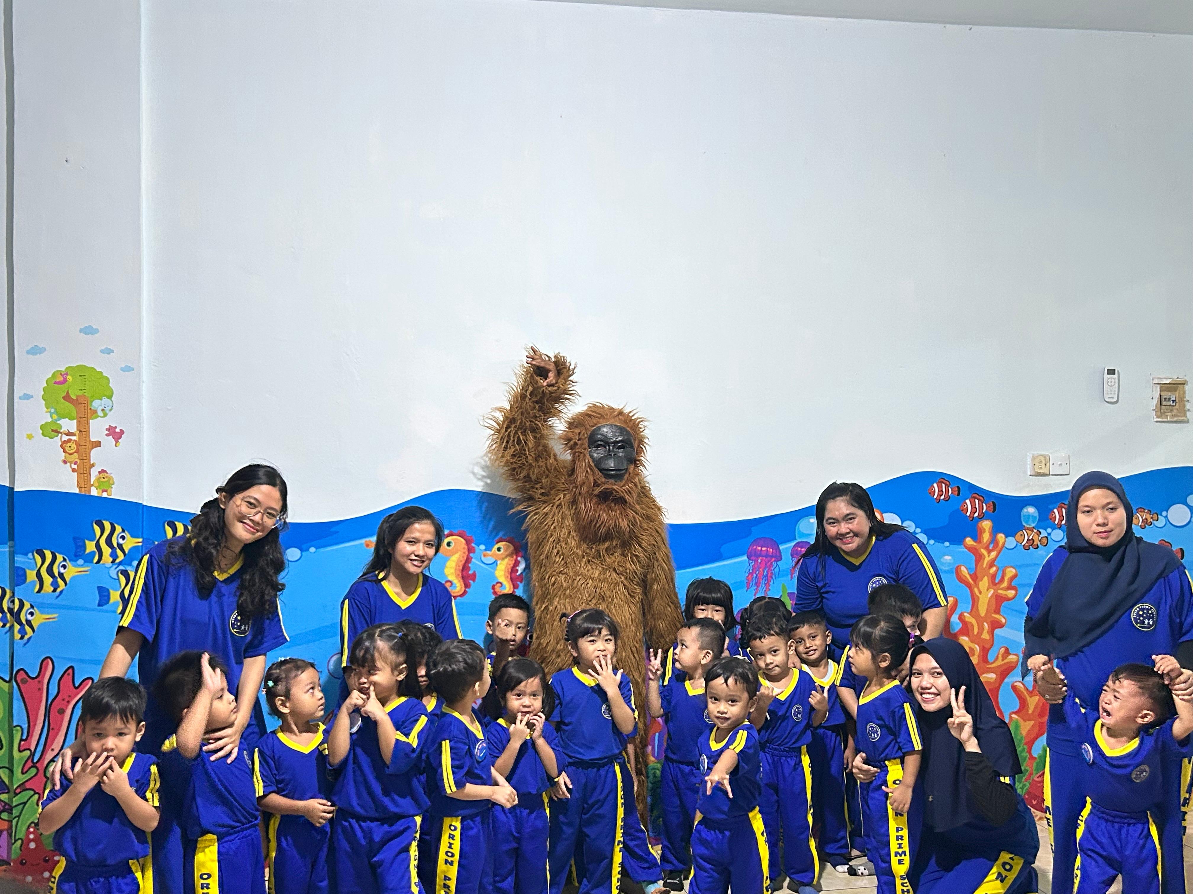 Guru dan murid Orion Prime berfoto bersama